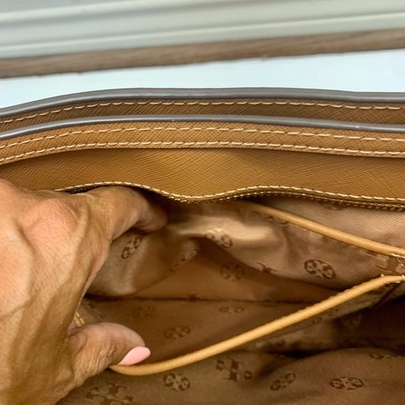 Tory Burch Medium Micro Leather Robinson Tote - Picture 13 of 16